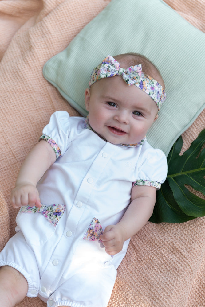 BÉBÉ CULTIVER DES FLEURS